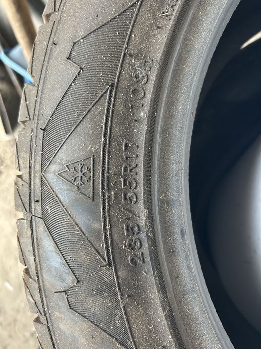 Зимние шины 235/55 R17