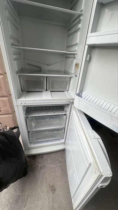 Холодильник indesit