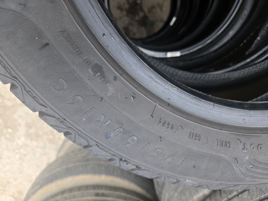 4бр. 195 60 16С Dunlop летни.