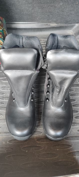 Продам берцы новые 40рр