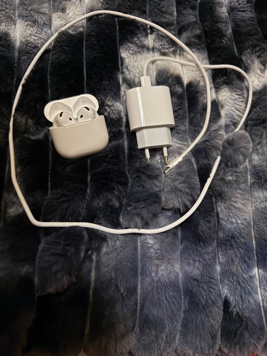 iPhone 16 Pro White 256 GB + AirPods 4 +кейс