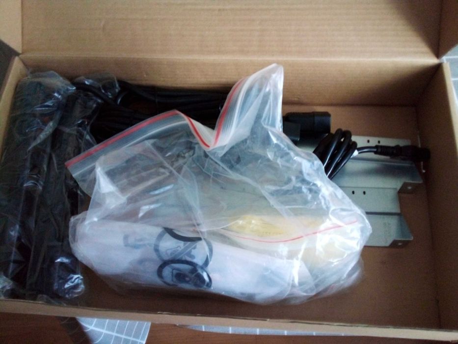 Продам комплектующие серверной стойки HP