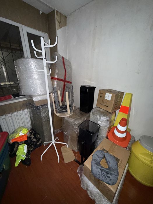 Кактус вешалки 2 шт черный один белый  можете сегодня забрать