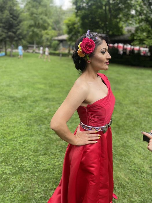 Елегантна дълга дамска рокля S/M – ръчно изработена (уникат)

Прод