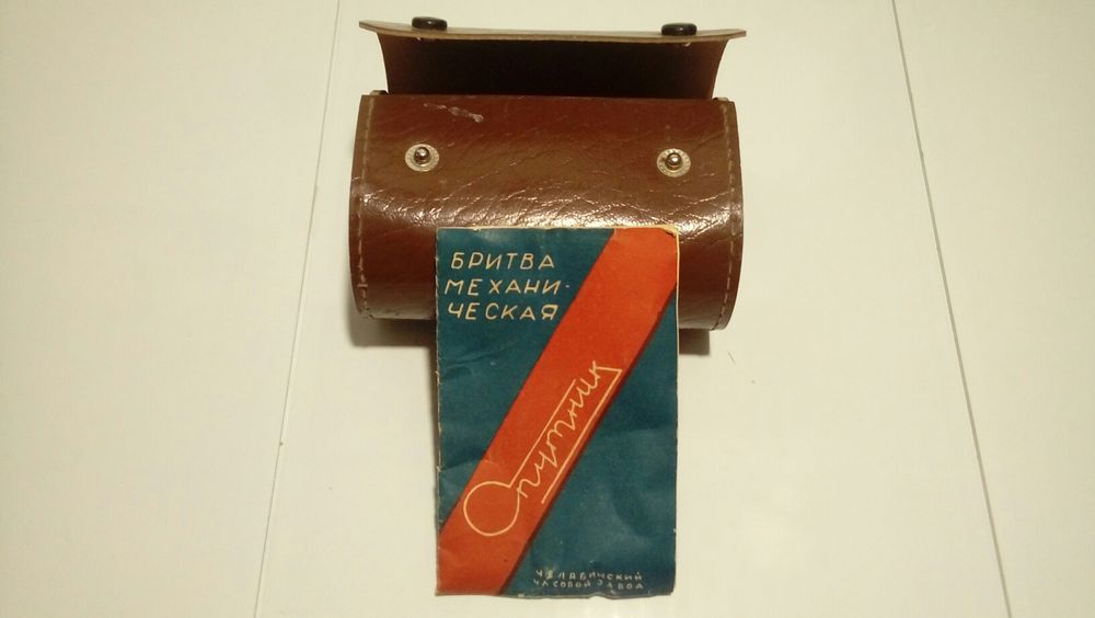 Чехол для электробритвы "СПУТНИК" 1966года