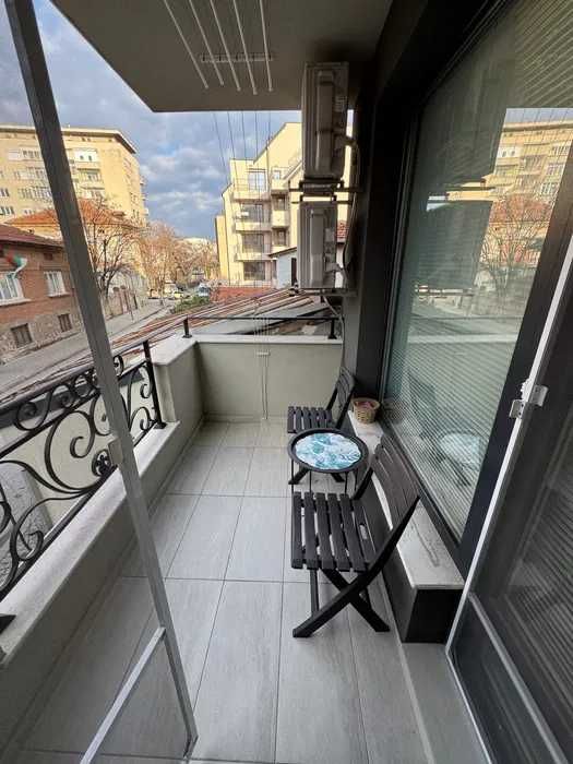 Дава се под наем Двустаен апартамент в Пловдив, Център - 55 кв.м за 230 € - Снимка #3
