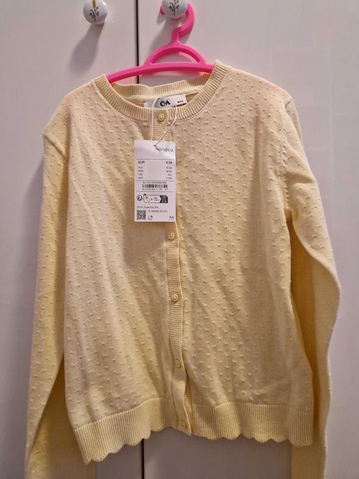 Vand lot hainute noi cu eticheta