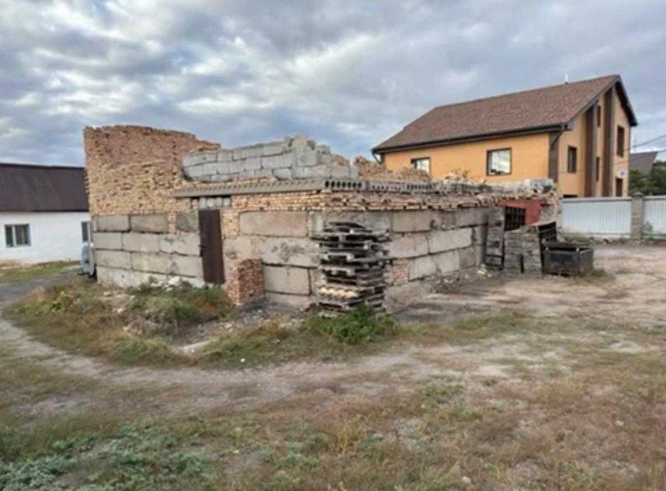 Продаётся 2 дома на одной территории.