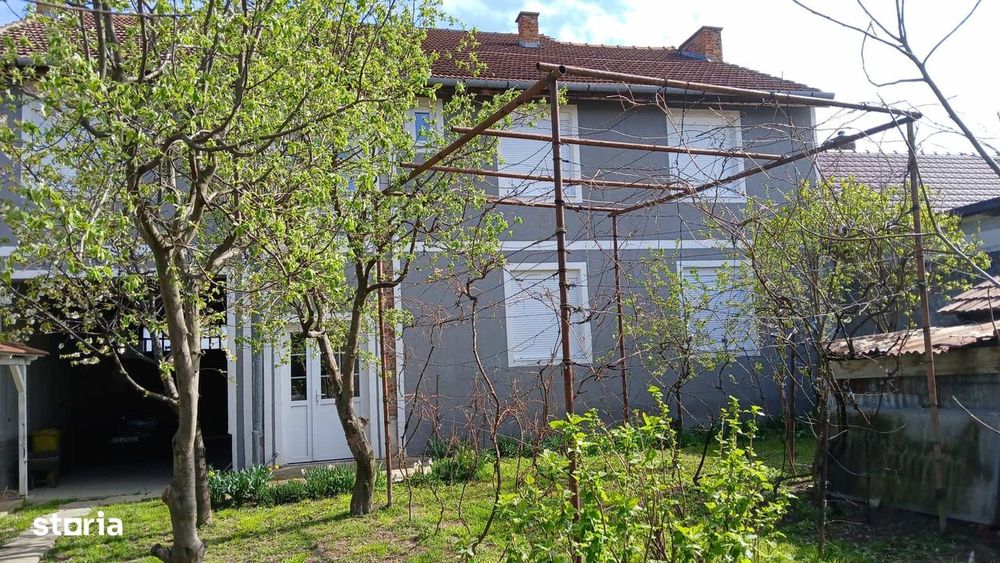 Casa cu 8 camere și anexă locuibilă de 57 mp