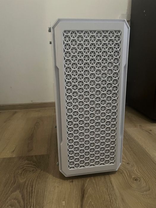 Vând pc gaming 2000 negociabil