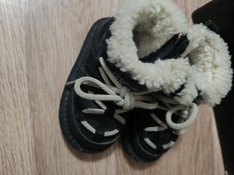 Продам детскую обувь