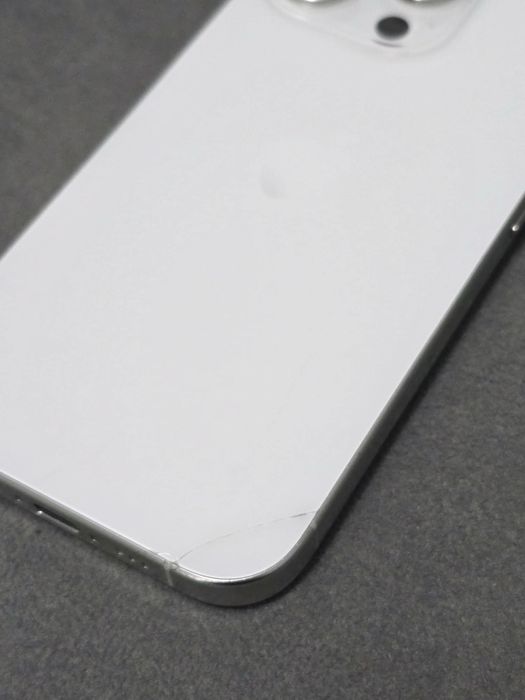Iphone 16 pro White