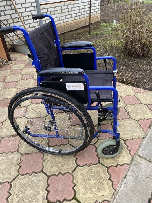Продам инвалидную коляску