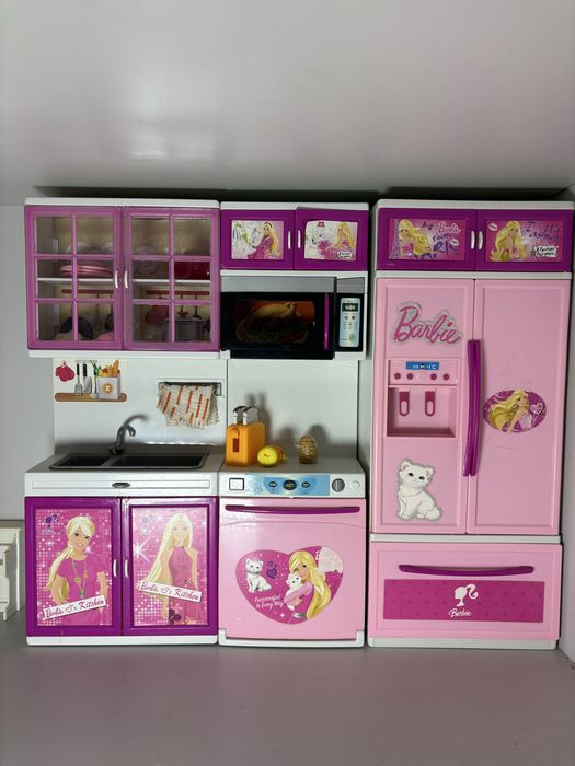 Кукольная кухня Barbie
