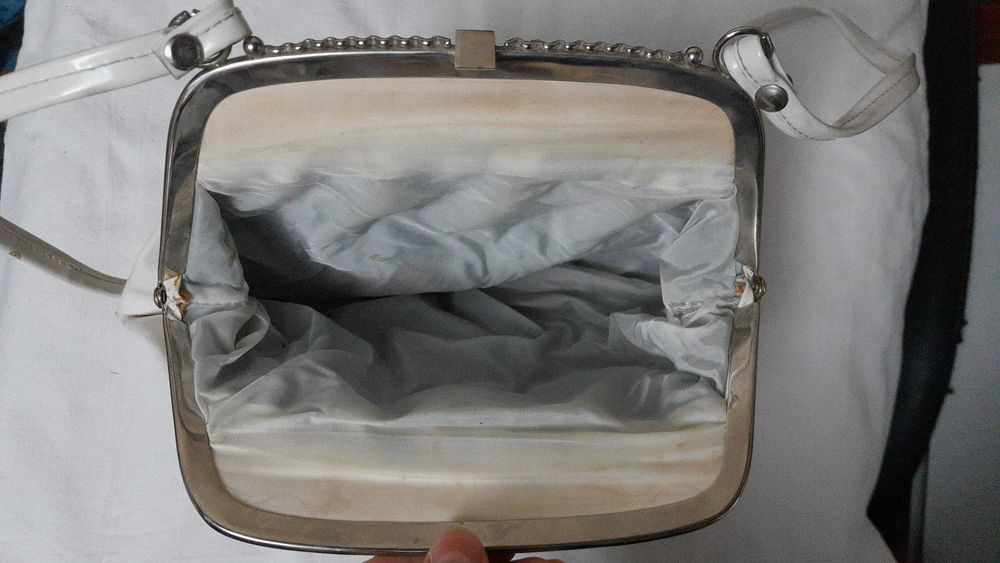 Дамска чанта, бяла