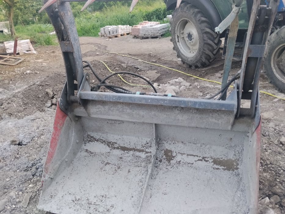 Vând tractor solis