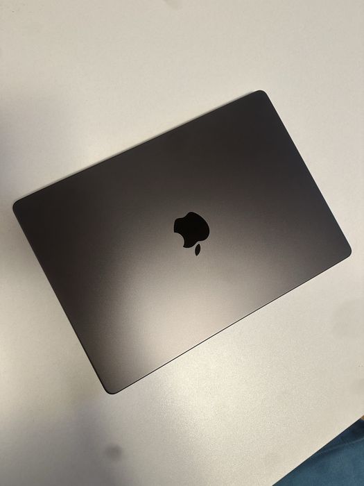 MacBook Pro 14” M3 Pro / 18GB RAM / 512GB SSD / Space Black