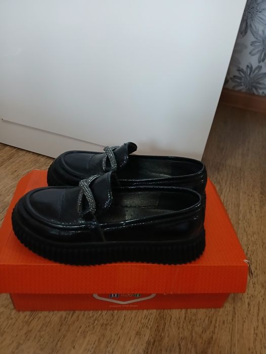 Продам лоферы для девочек