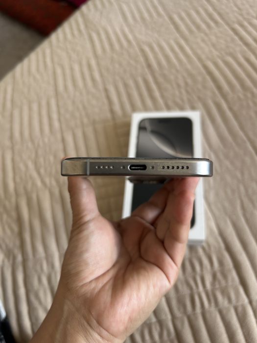 Продаю iPhone 16 pro max в хорошем сост без ремонта акб 93% E-sim