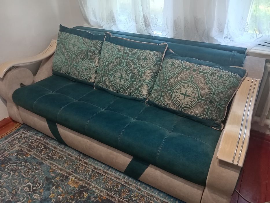 Продам диван с креслами