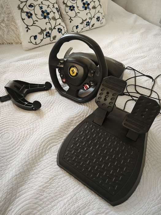 Волан с педали Trustmaster T80 Ferrari за PS4 PS5 и PC