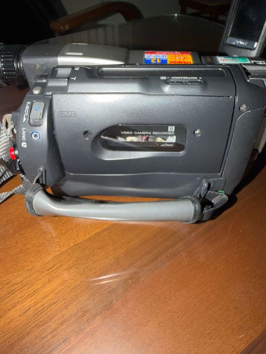 Продам видеокамеру Sony Handycam Vision