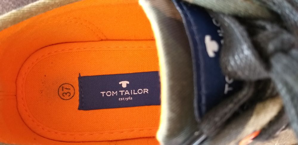 Vând bascheti +teniși Tom Tailer 37