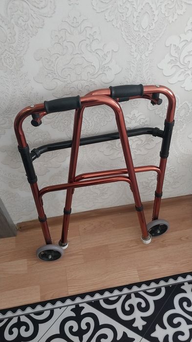 Продам ходунок в отличном состояний