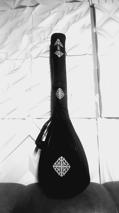 домбыра сатылады.