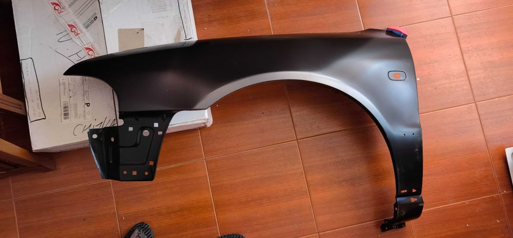 Aripa stanga fata Audi A4 S4 B5 8D0 821 105 M