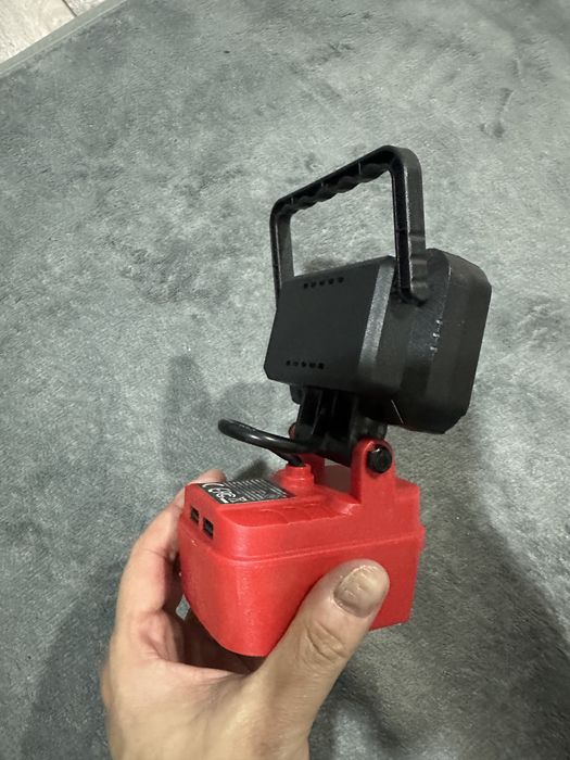 Lampa led milwuakee