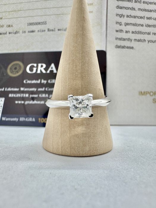 Сребърен пръстен с мойсанит (Диамант) 1 карат