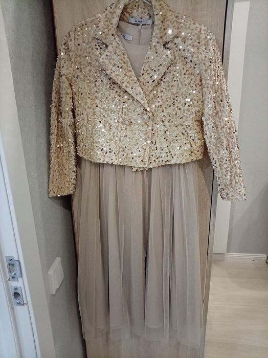 Платье нарядное на девочку 8-10 лет