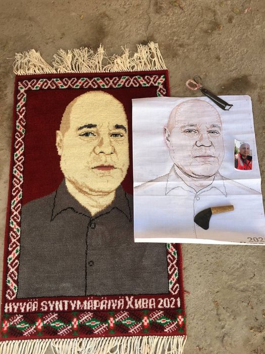 Гилам кулда тукилади. Портрет гилам.