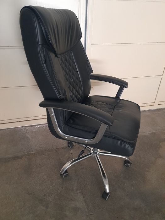 Продаются офисное кресло в рабочем состоянии.