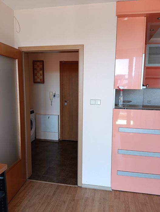 Давам двустаен апартамент в квартал Редута