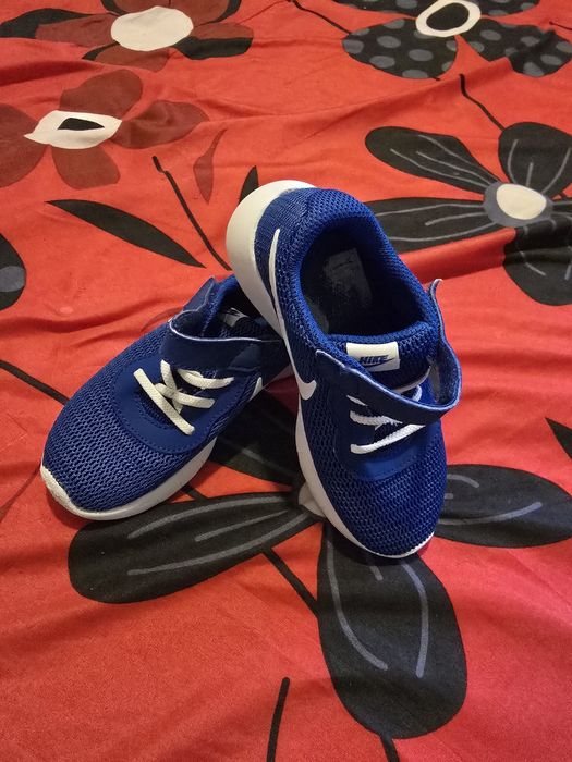 Adidasi nike marimea 27