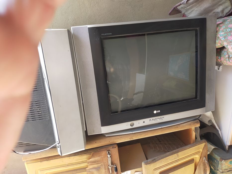 Продам телевизор LG flatron