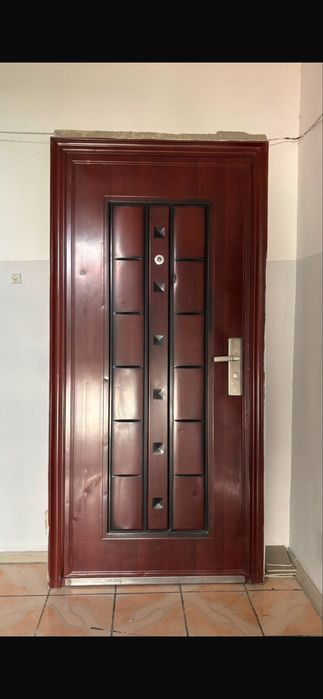 Продам входную дверь
