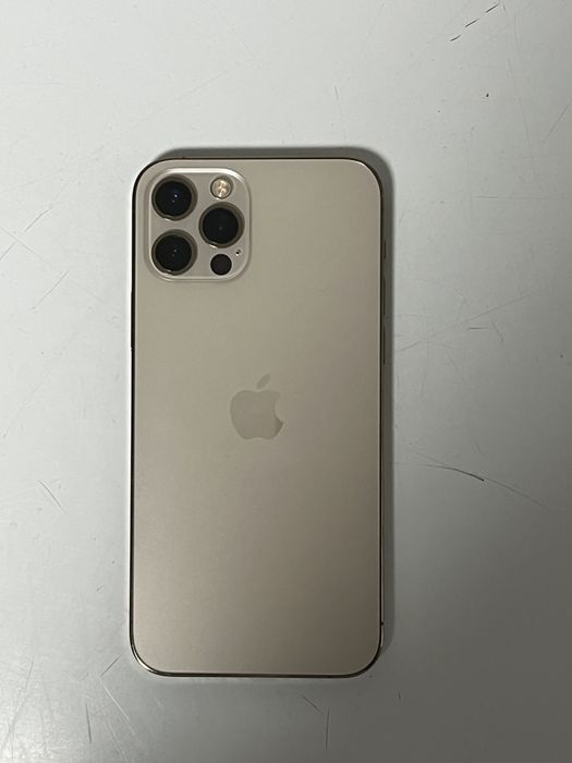 IPhone 12 Pro baterie 100%