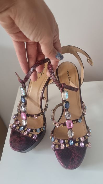 Sandale foarte frumoase