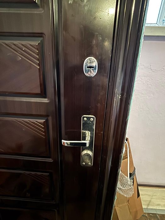 Входная дверь, см. описание