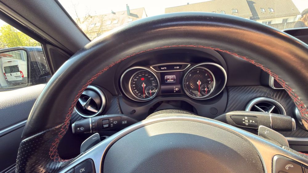 Mașină Mercedes A220d | AMG-line