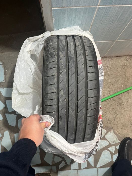 Продается шины. Почти новый.