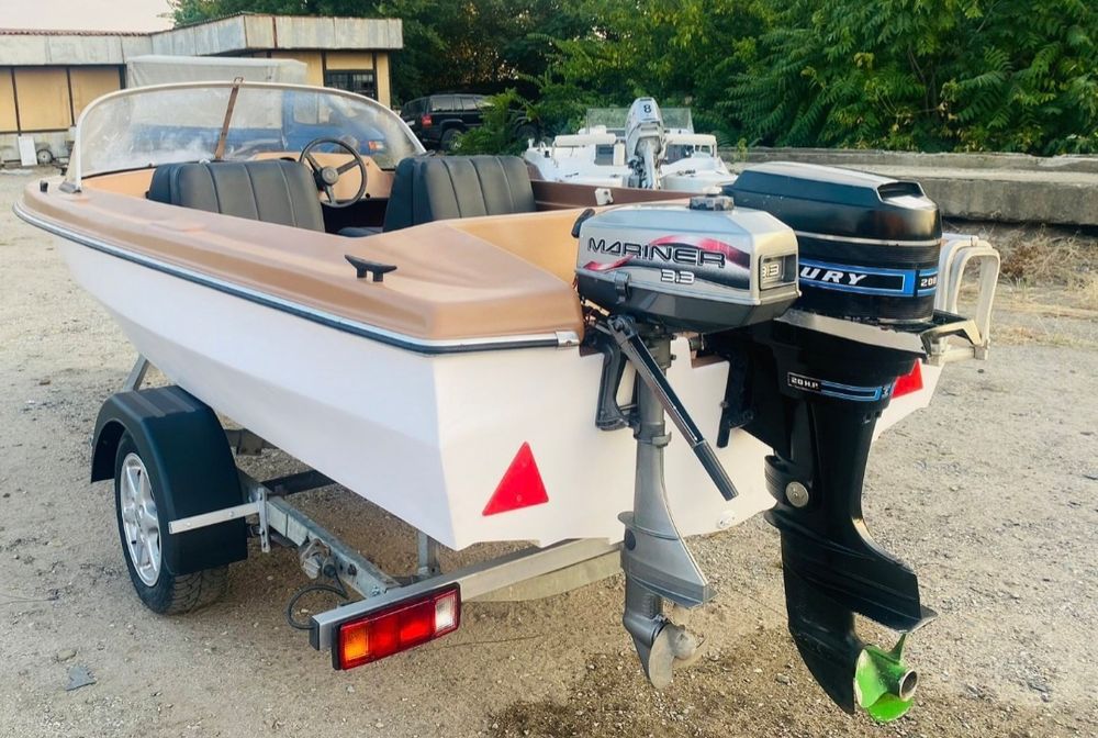 Моторна лодка 4,5 м.