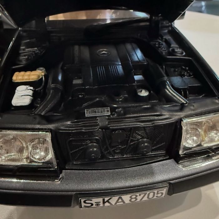 Модель 1:18 Mercedes Benz W124.  500E