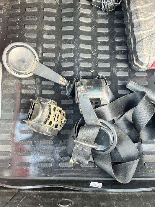 Продам ремни безопасности ауди