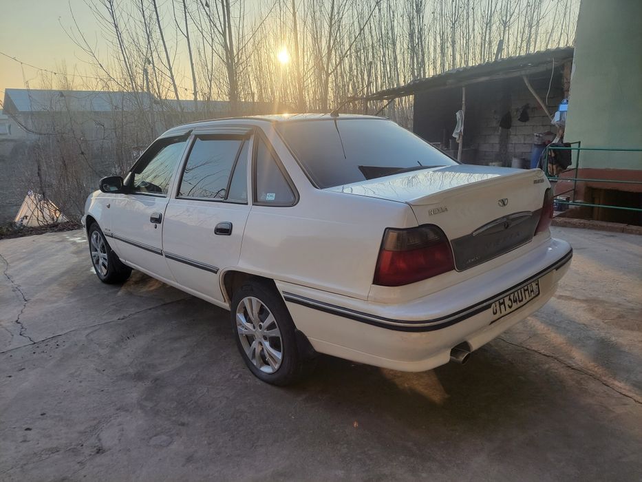 Moshina zoʻr pul zaril