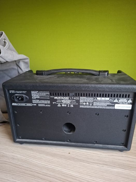 Цифровой гитарный комбик fender mustang lt40s