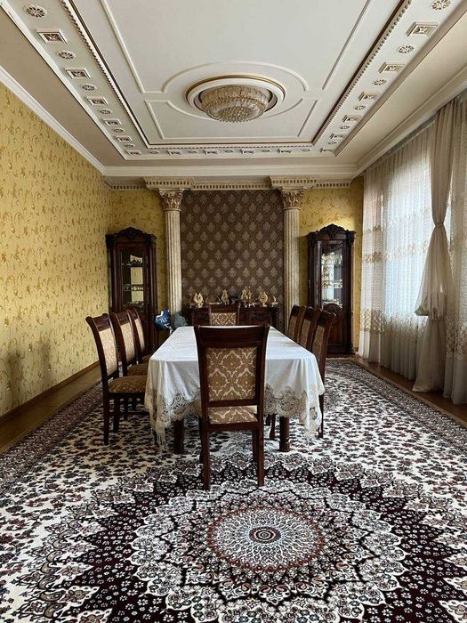 Продается большой дом 10 сот 12 ком в городе не далеко от метро